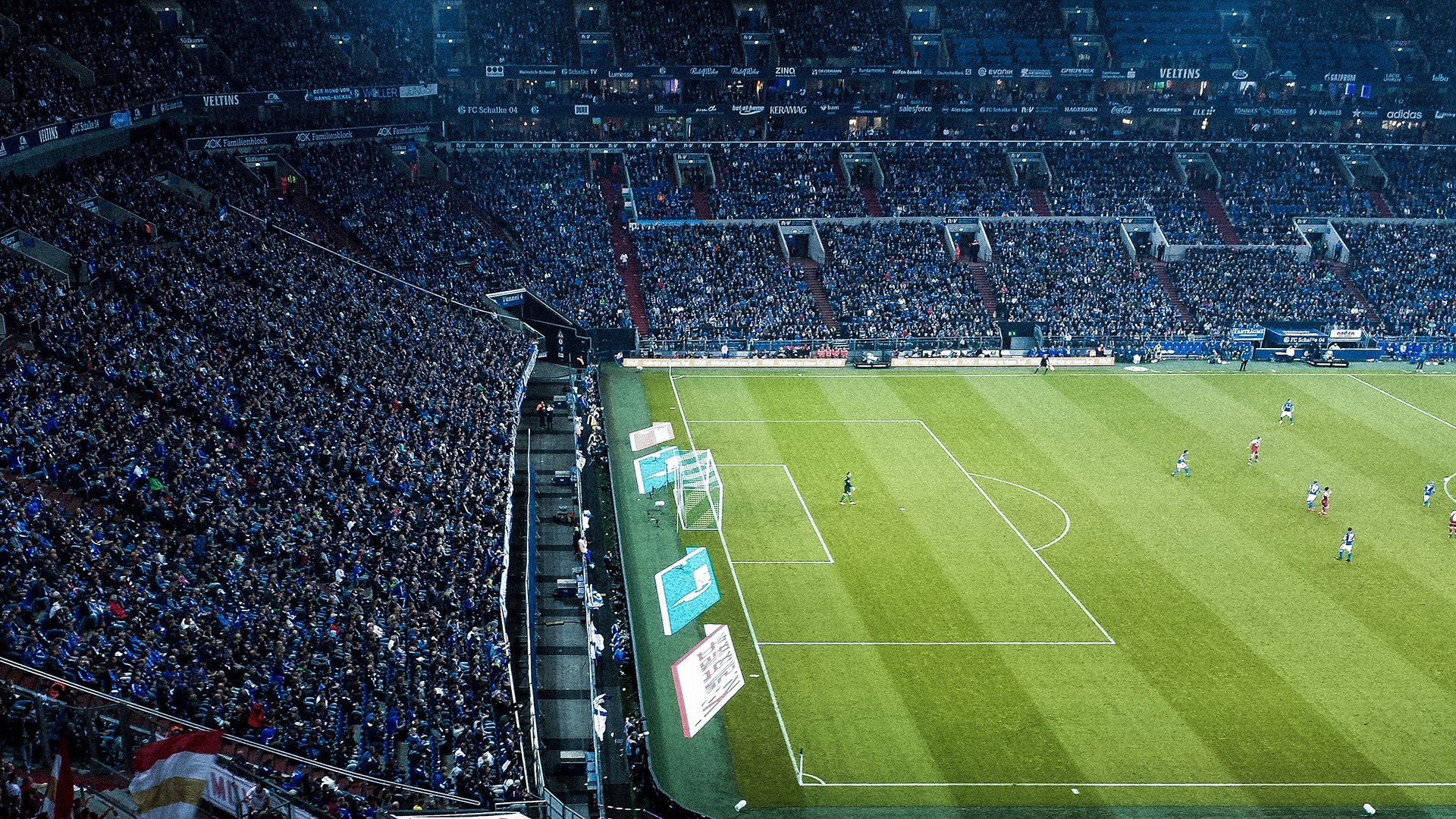 球场大事件:引发热议的重大裁判判罚,球场惨案